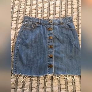 FOREVER 21 Denim button front miniskirt with raw edge hem sz M
